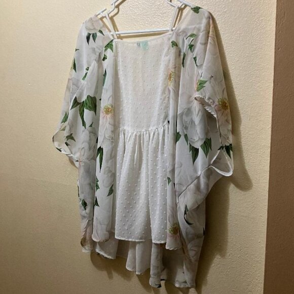 Farm Rio Women's Floral Flowy Semi Sheer Flutter Sleeve Tunic Blouse One Size - Picture 2 of 6
